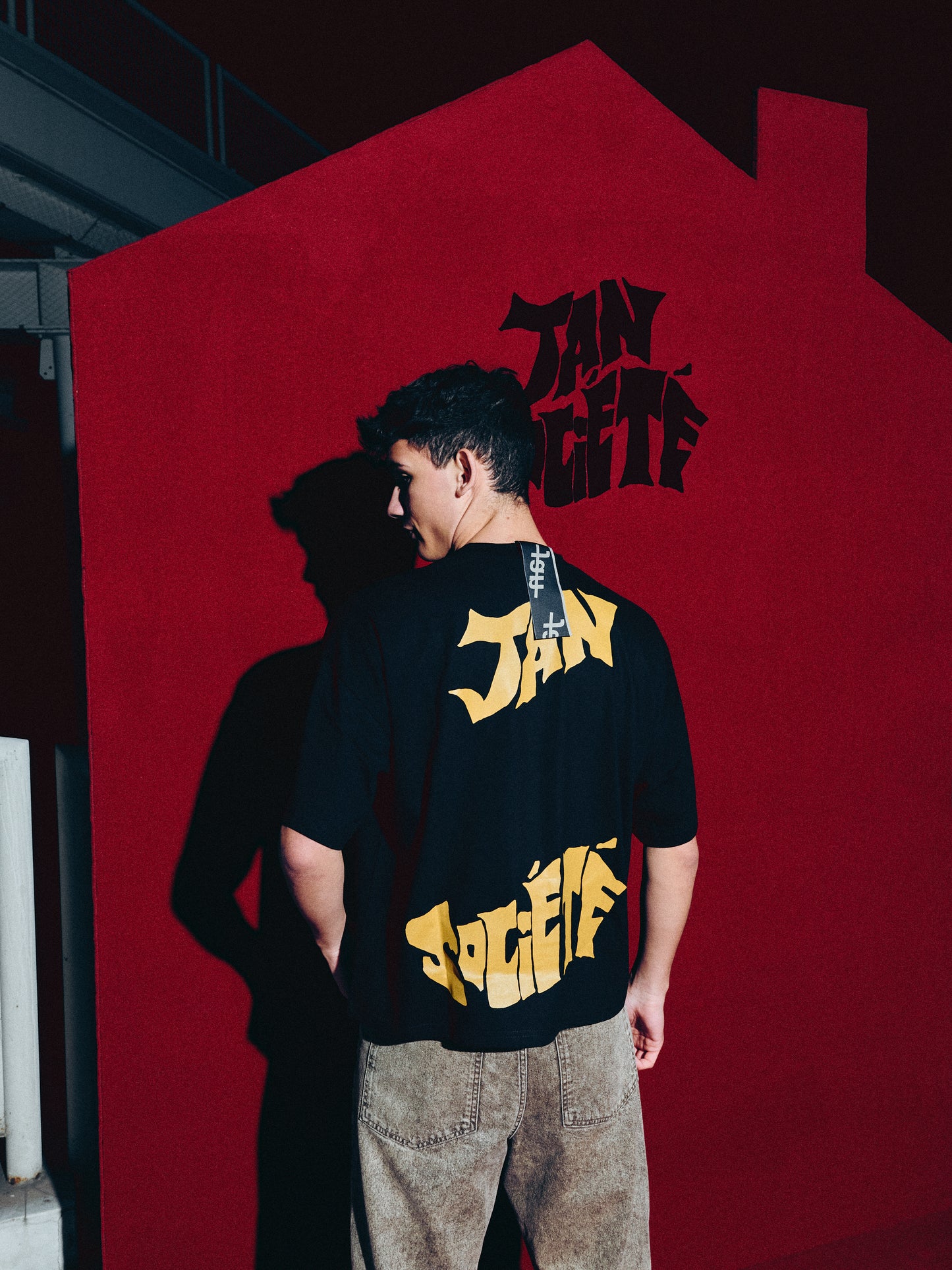 NOSTALGIA BOXY TEE BLACK