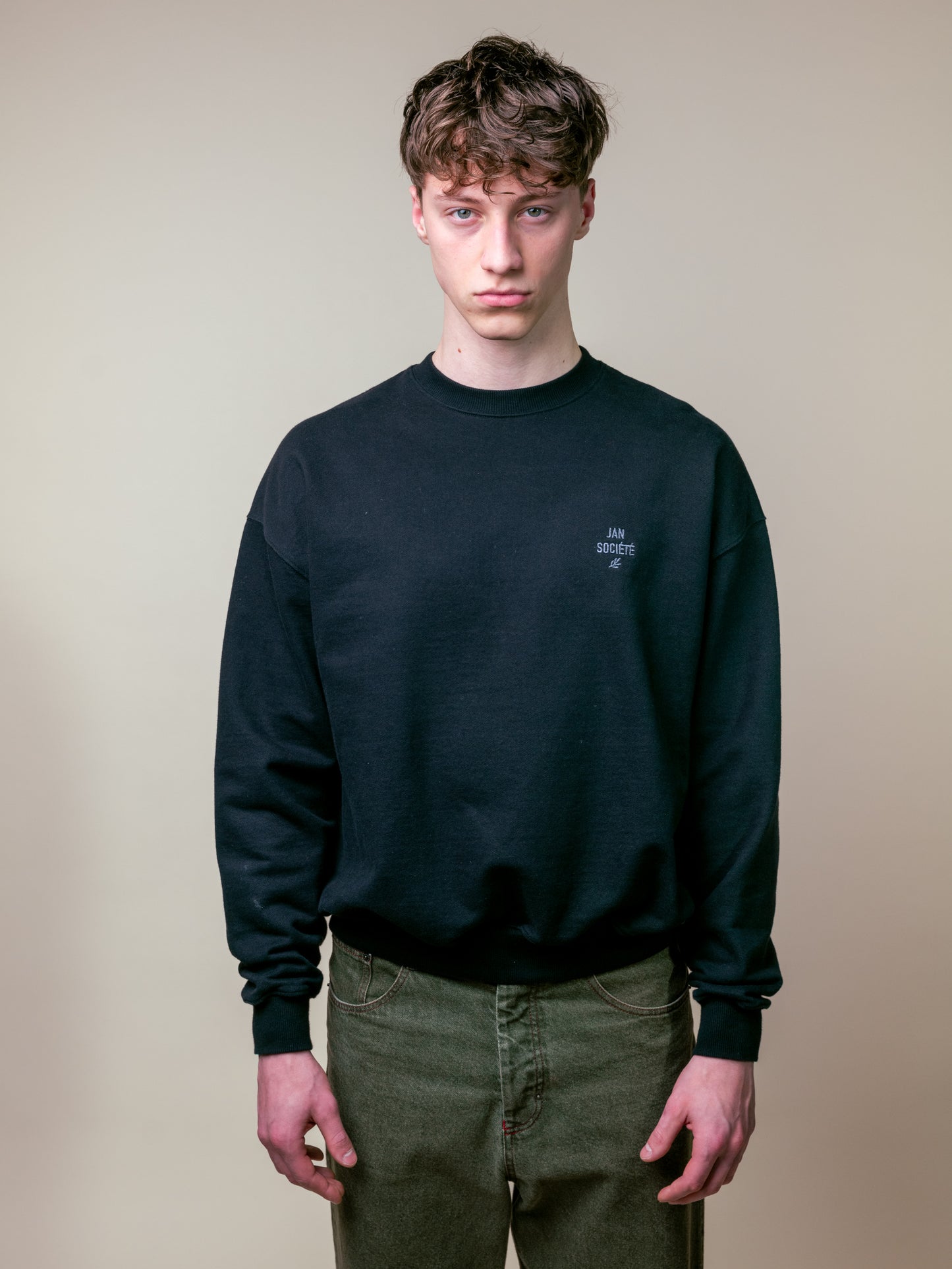 SILVER LOGO CREWNECK