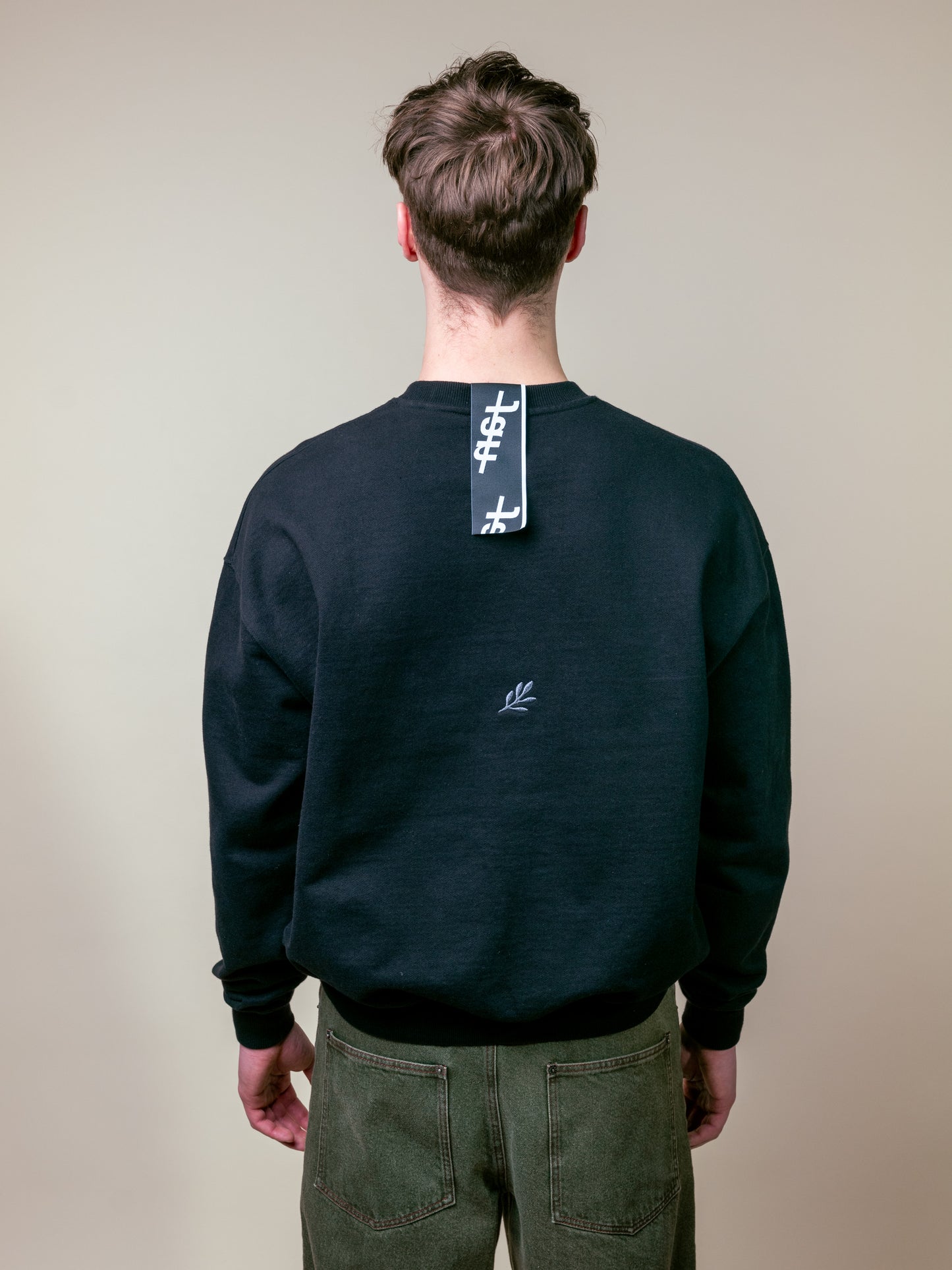 SILVER LOGO CREWNECK