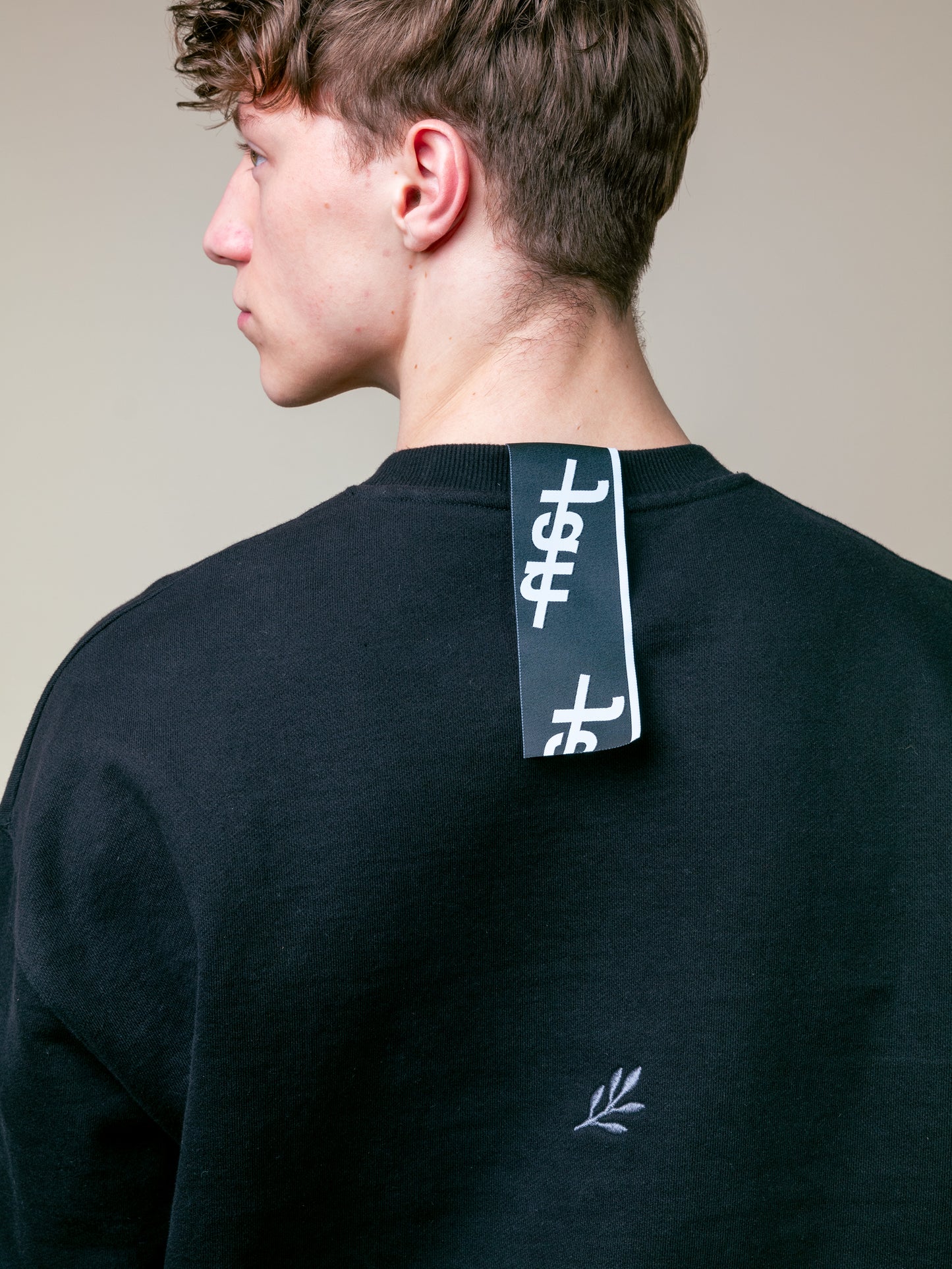 SILVER LOGO CREWNECK