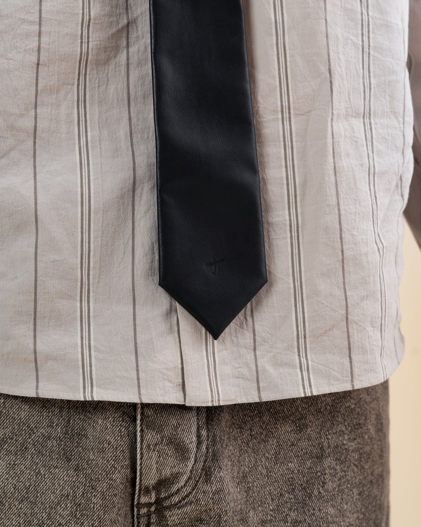 BLACK LEATHER TIE - JAN SHOW 12
