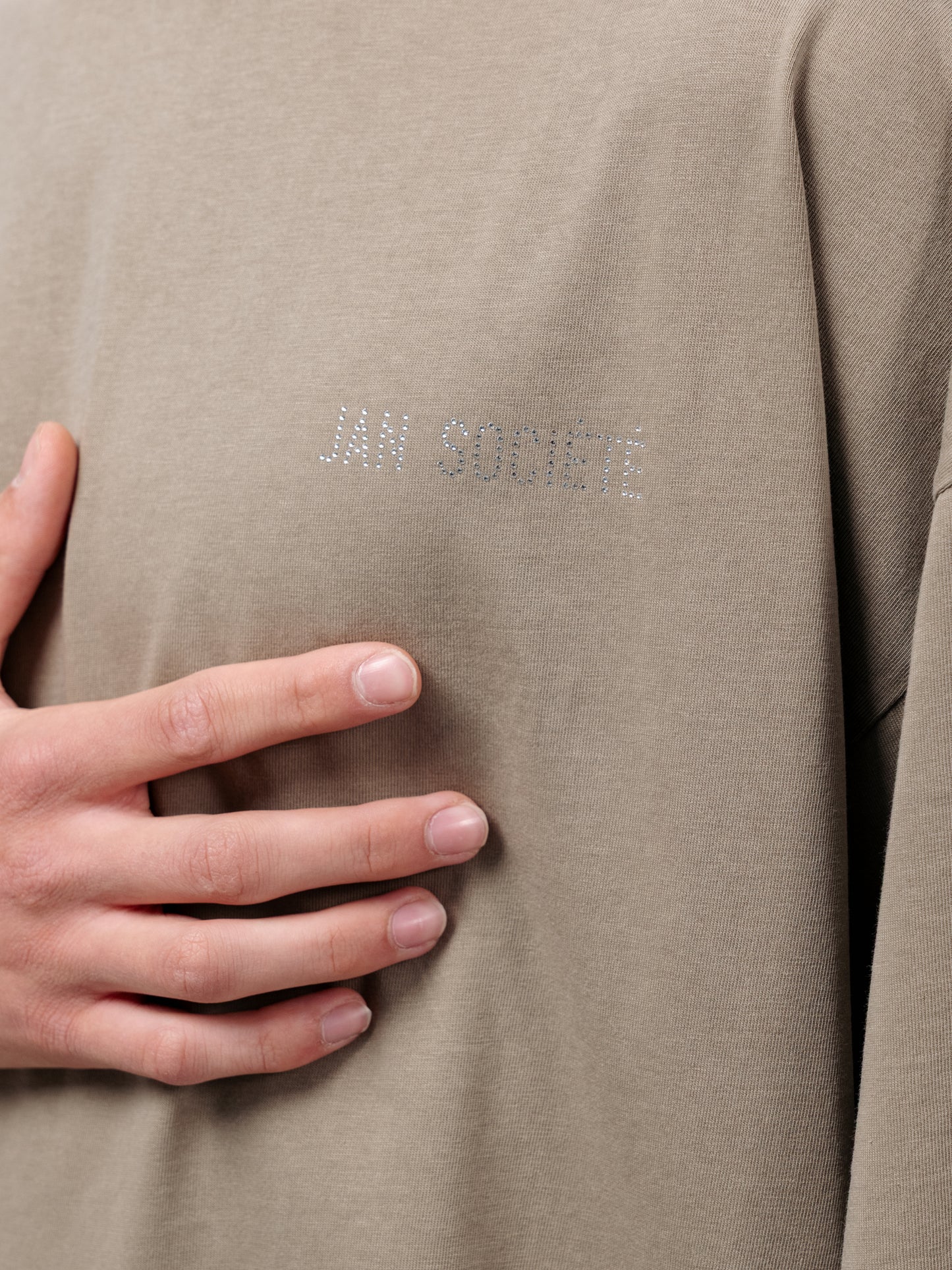 JAN SOCIETE CRYSTAL LOGO BEIGE TEE