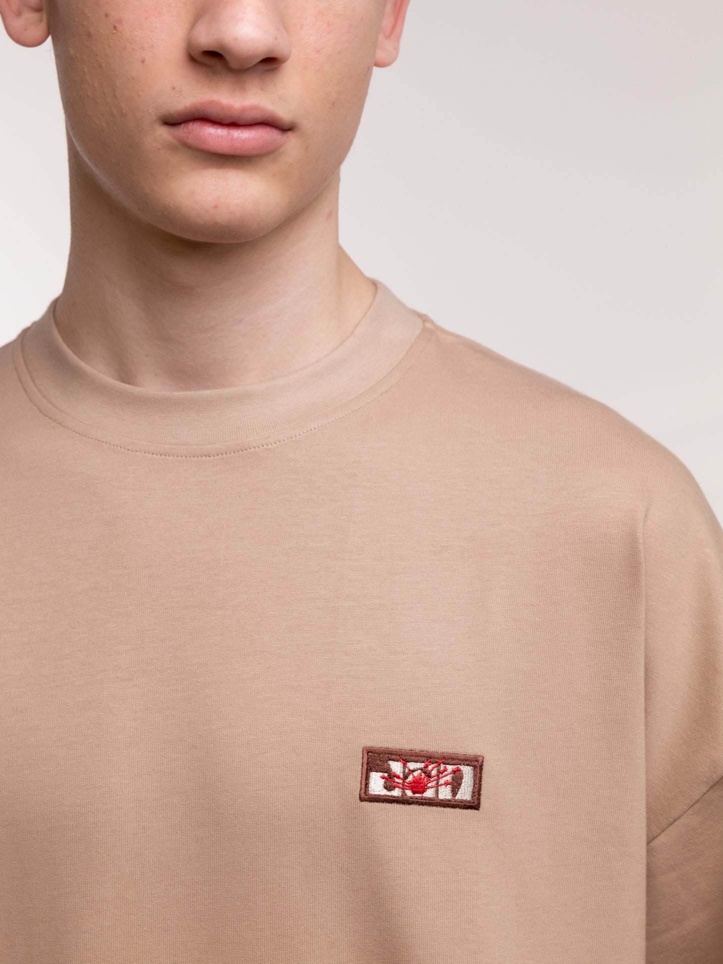 JAN SHOW 12 BEIGE PATCH TEE