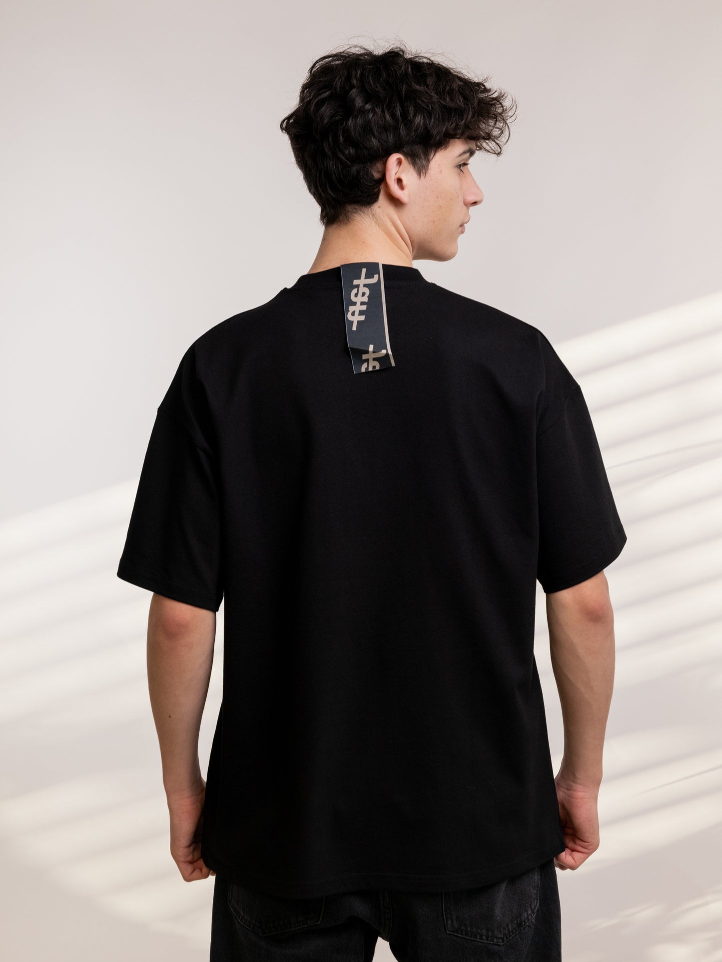 JAN SHOW 12 BLACK PATCH TEE