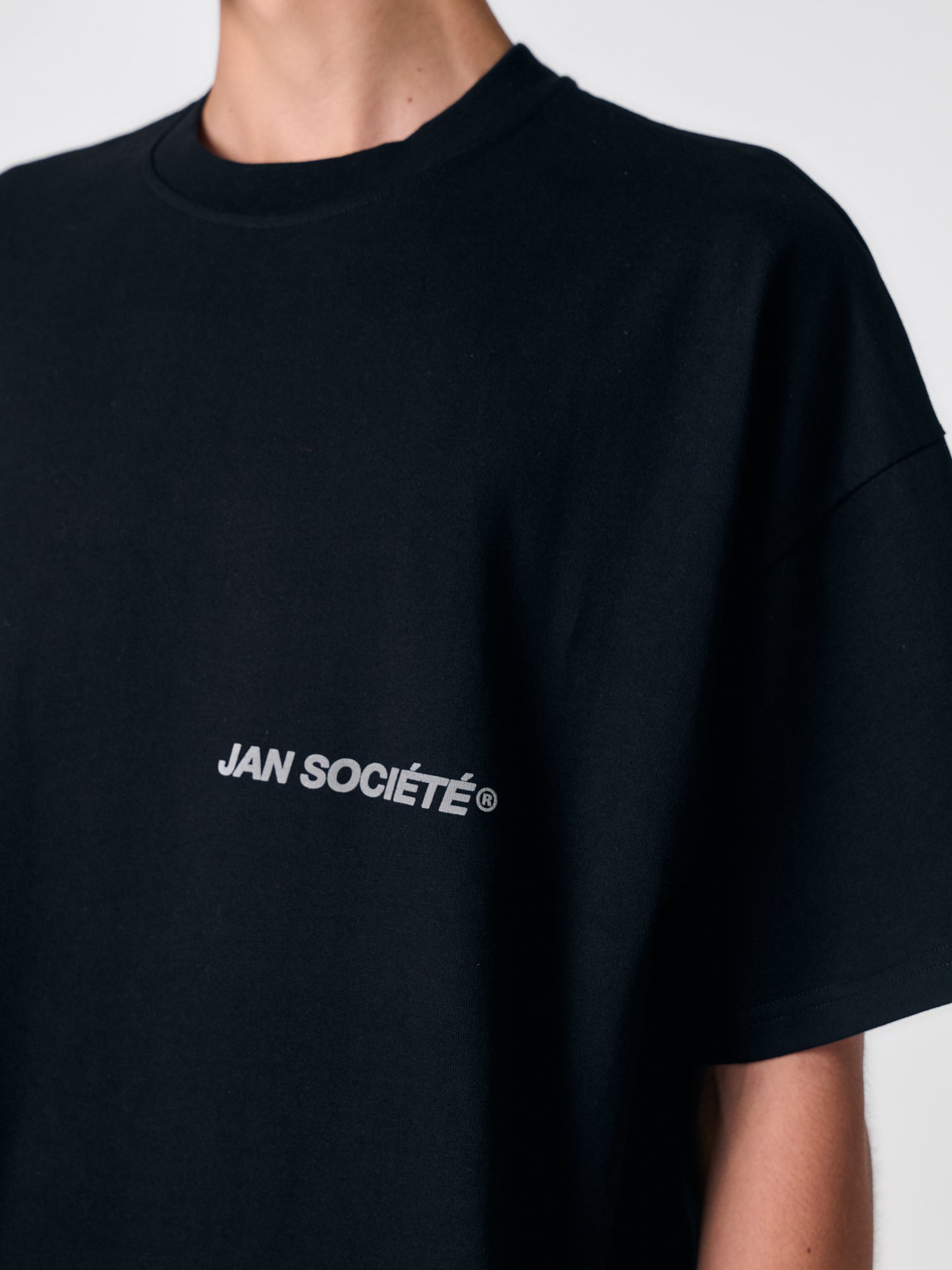 HOLLY BOXY TEE BLACK