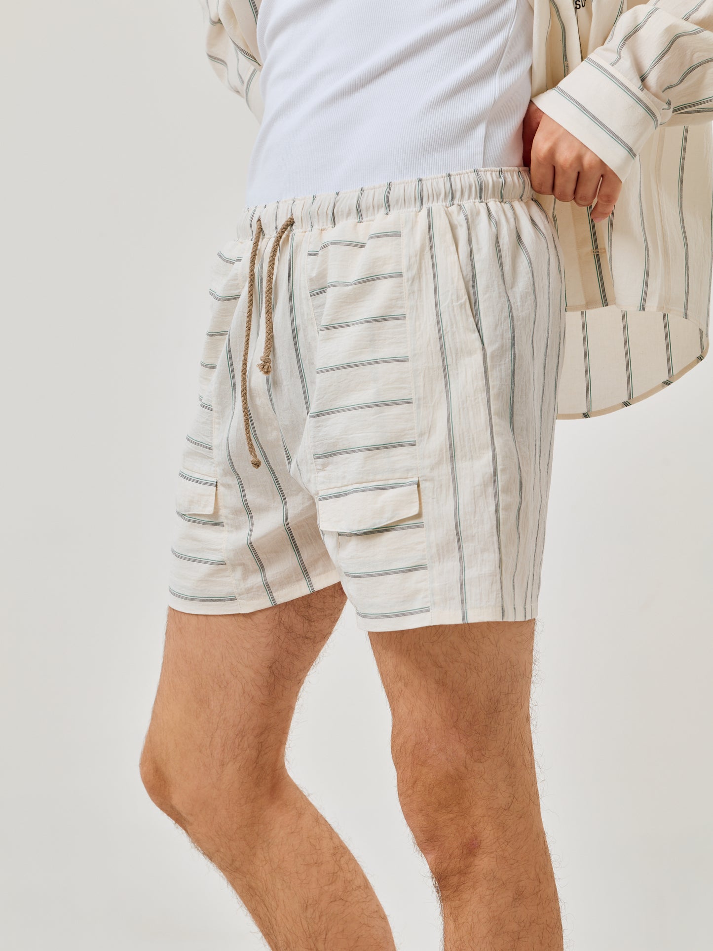 DUSTY WHITE STRIPED SHORTS