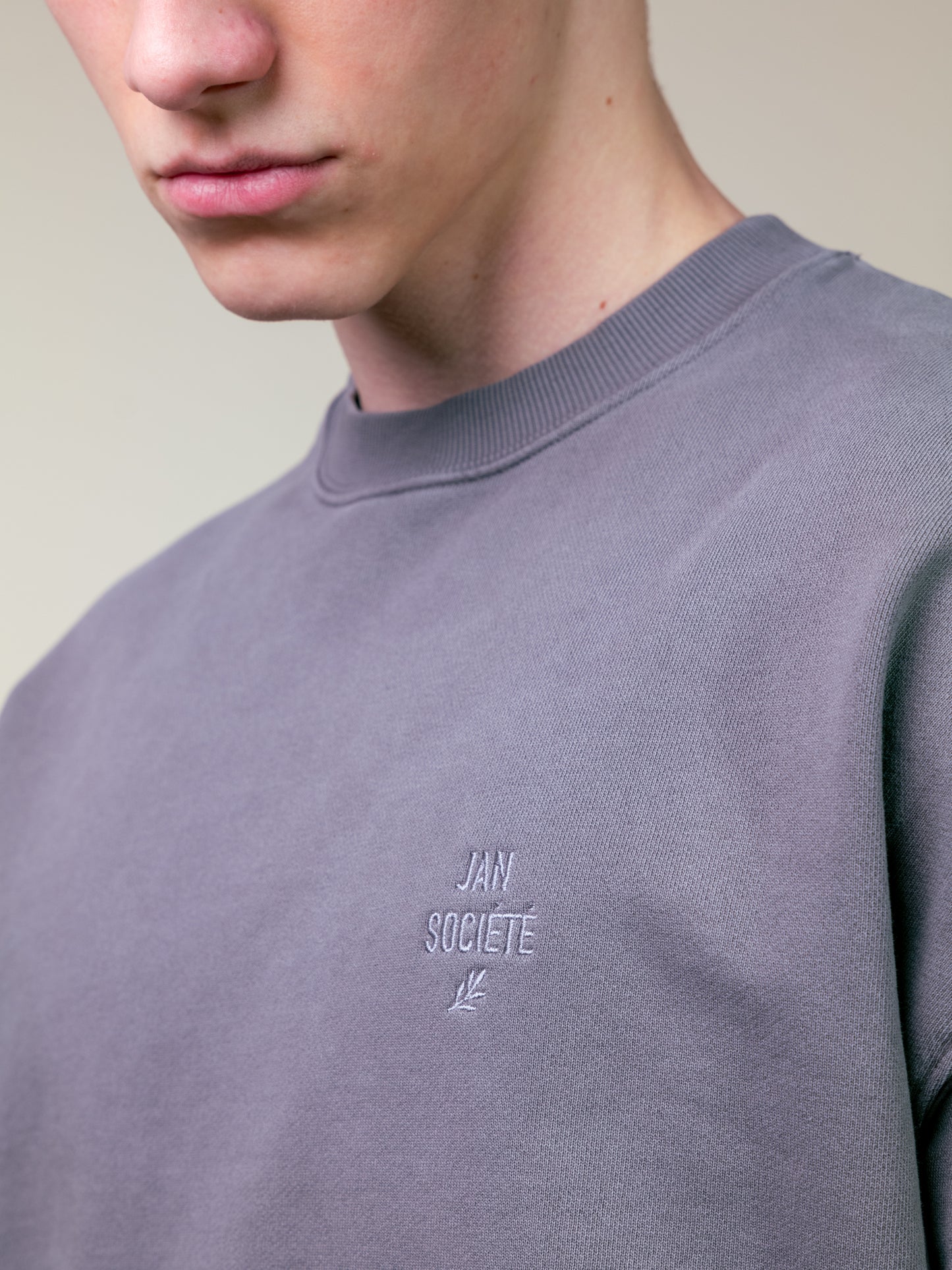 WASHED GREY LOGO CREWNECK