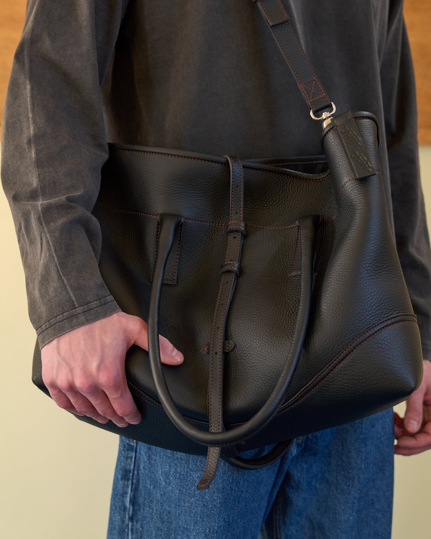 PREORDER - ARC TOTE BLACK