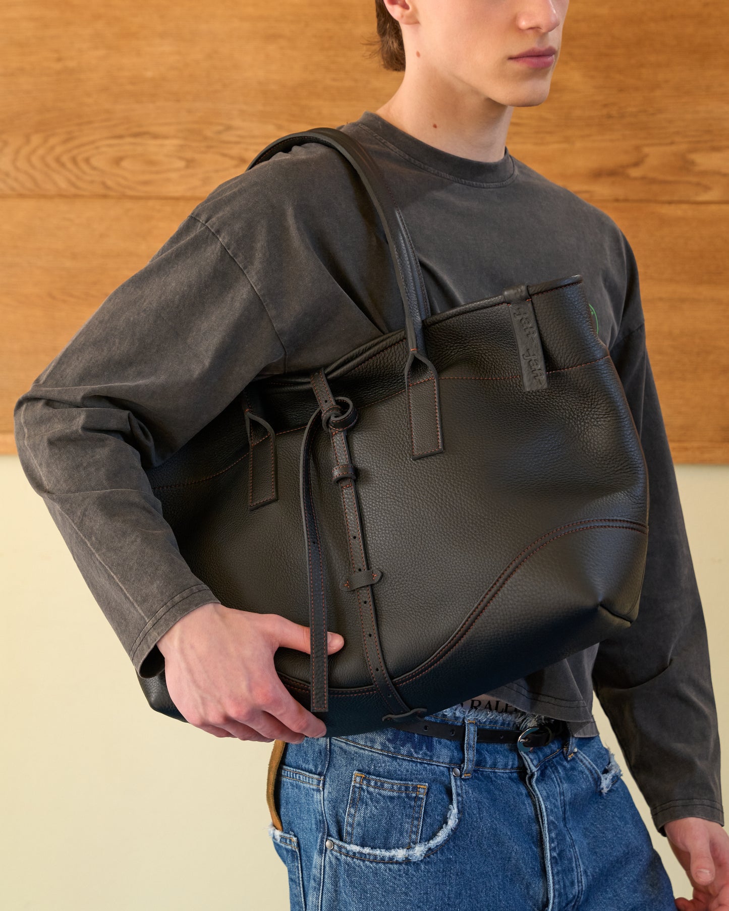 PREORDER - ARC TOTE BLACK