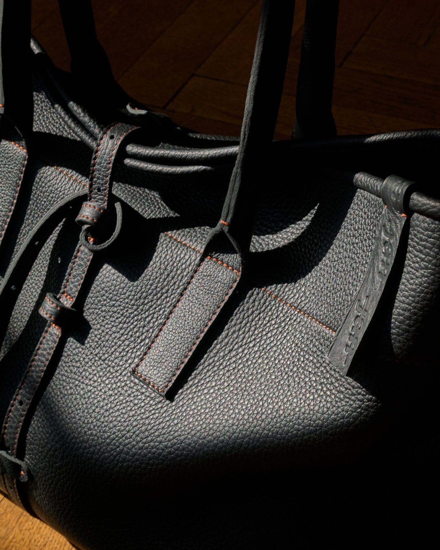 PREORDER - ARC TOTE BLACK