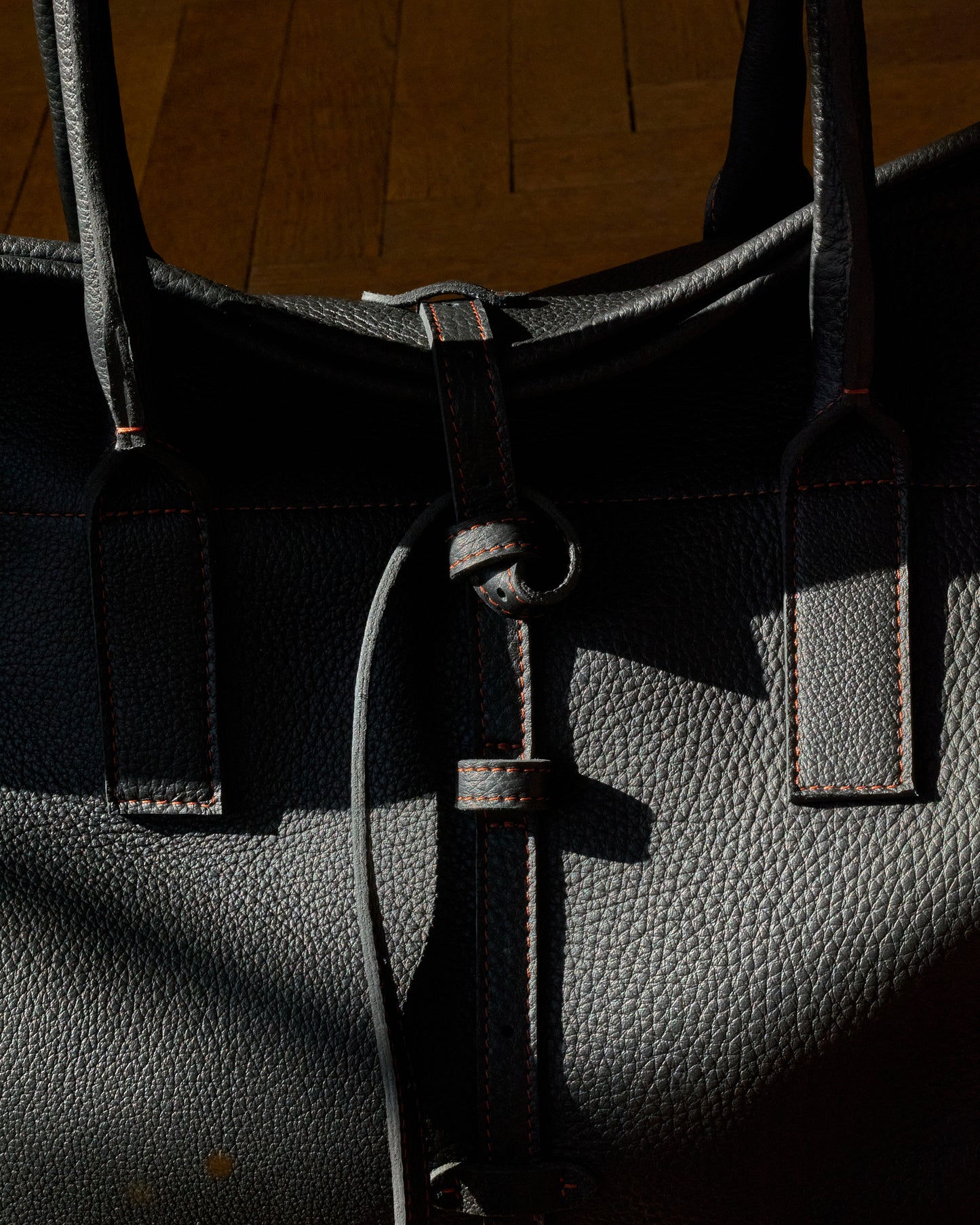 PREORDER - ARC TOTE BLACK