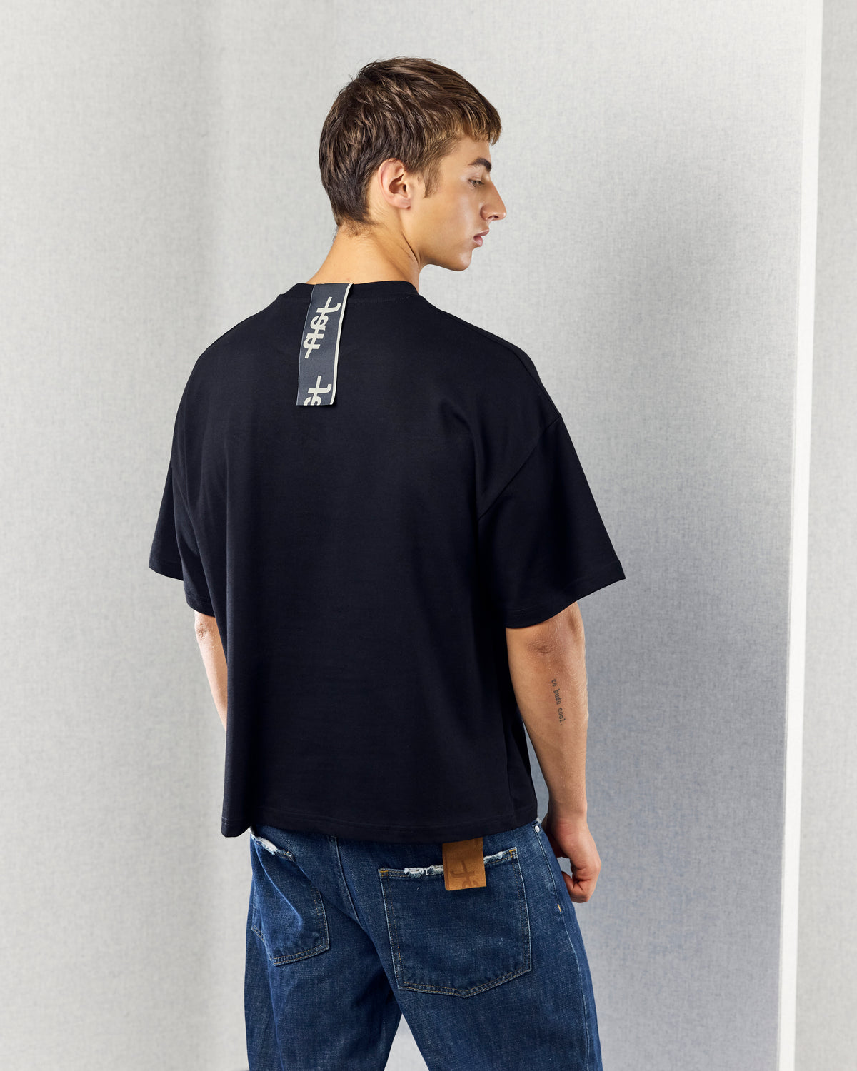 MANUSCRIPT TEE BLACK