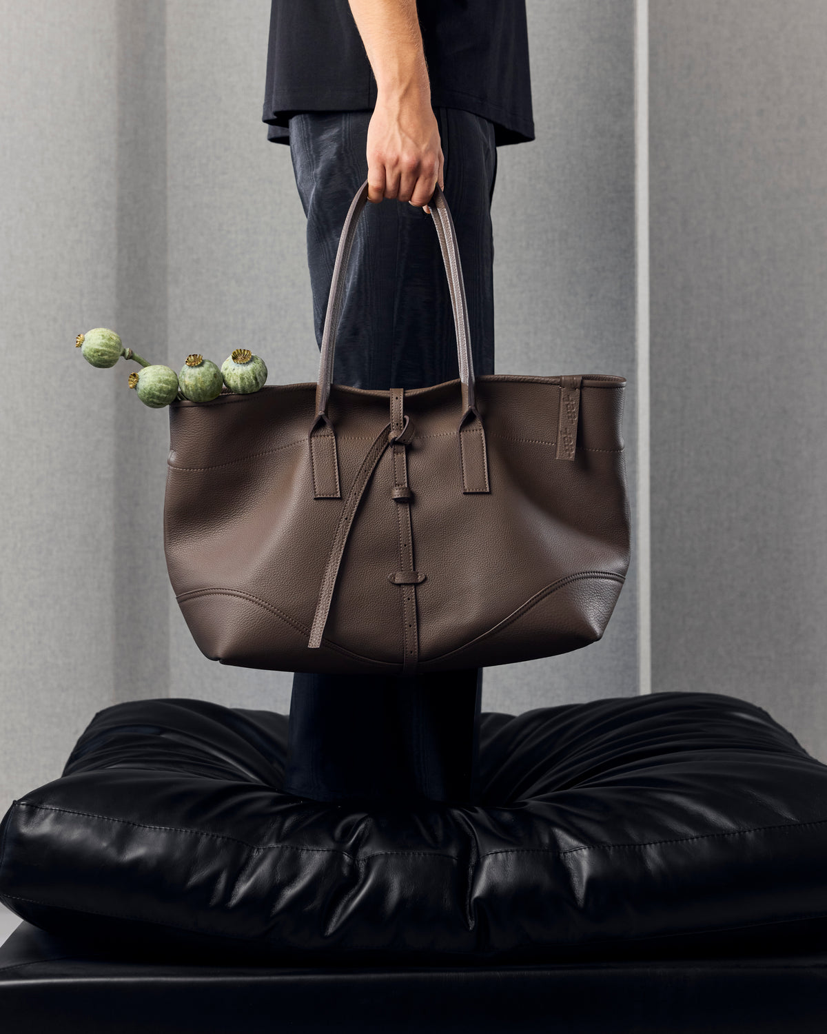 ARC TOTE TAUPE