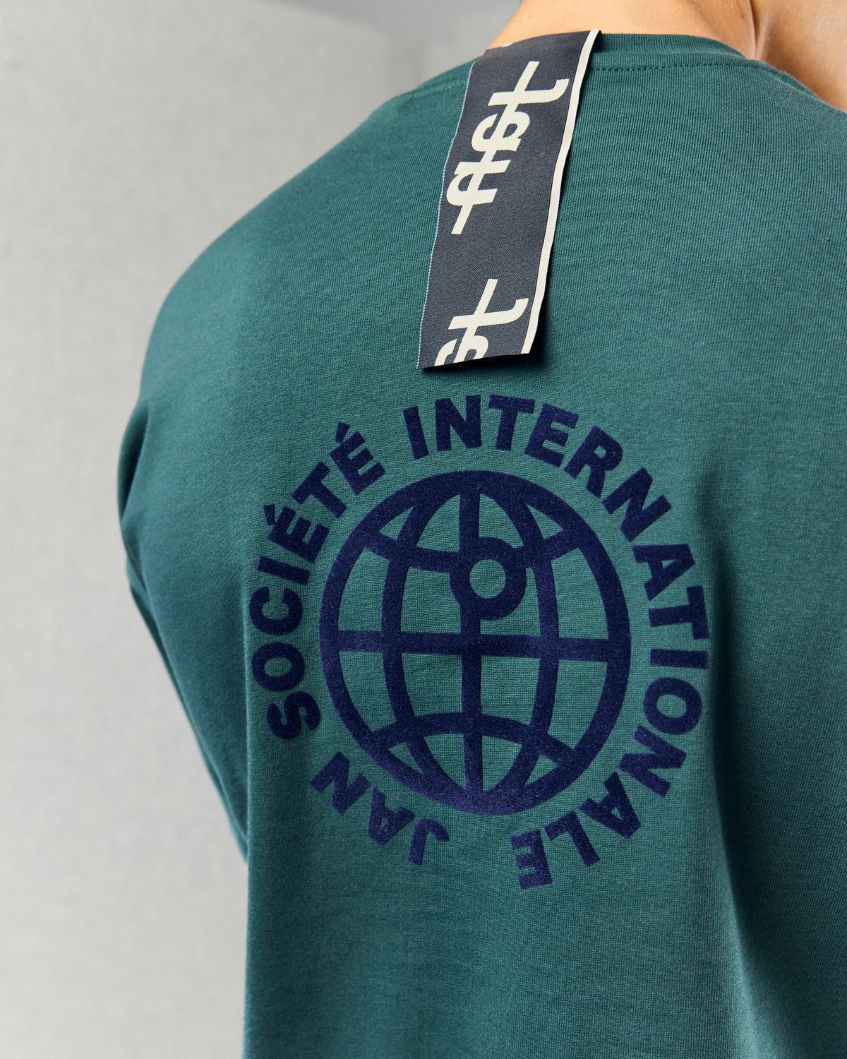 INTERNATIONALE TEE GREEN