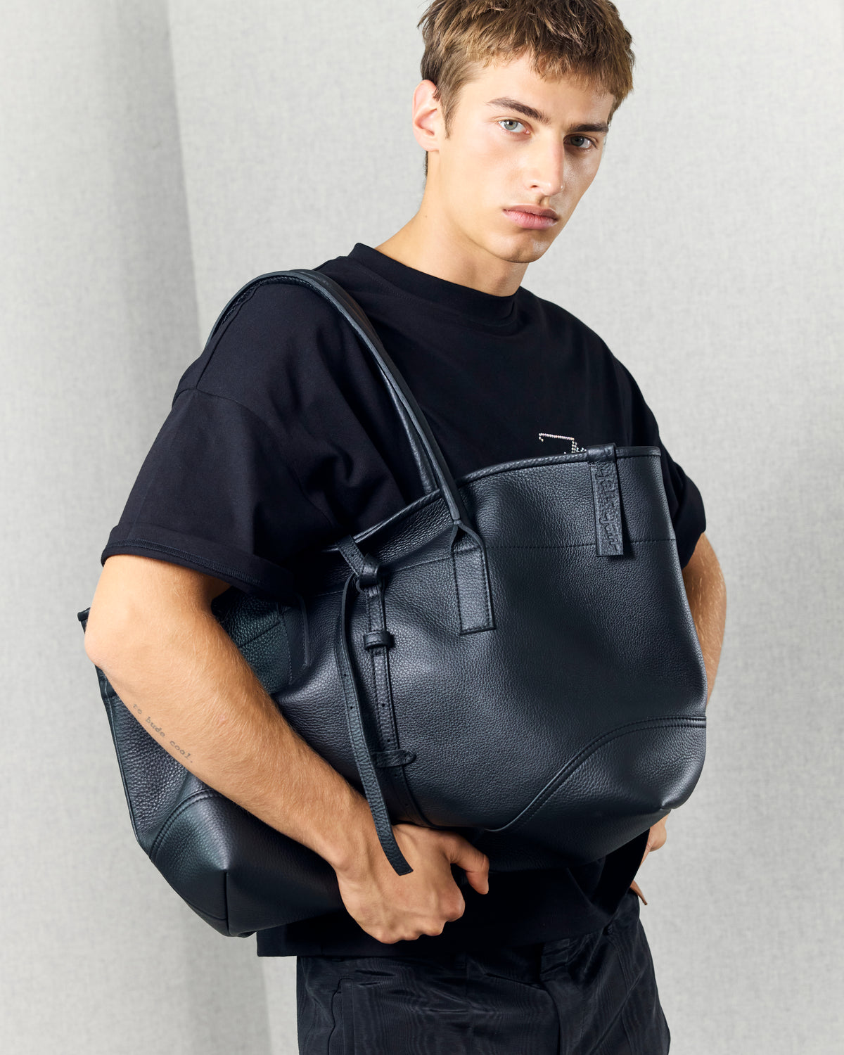 ARC TOTE BLACK