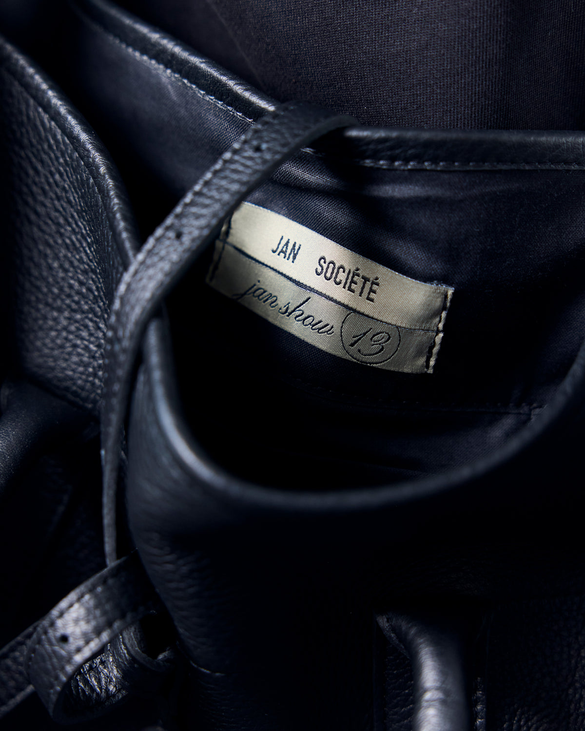 ARC TOTE BLACK