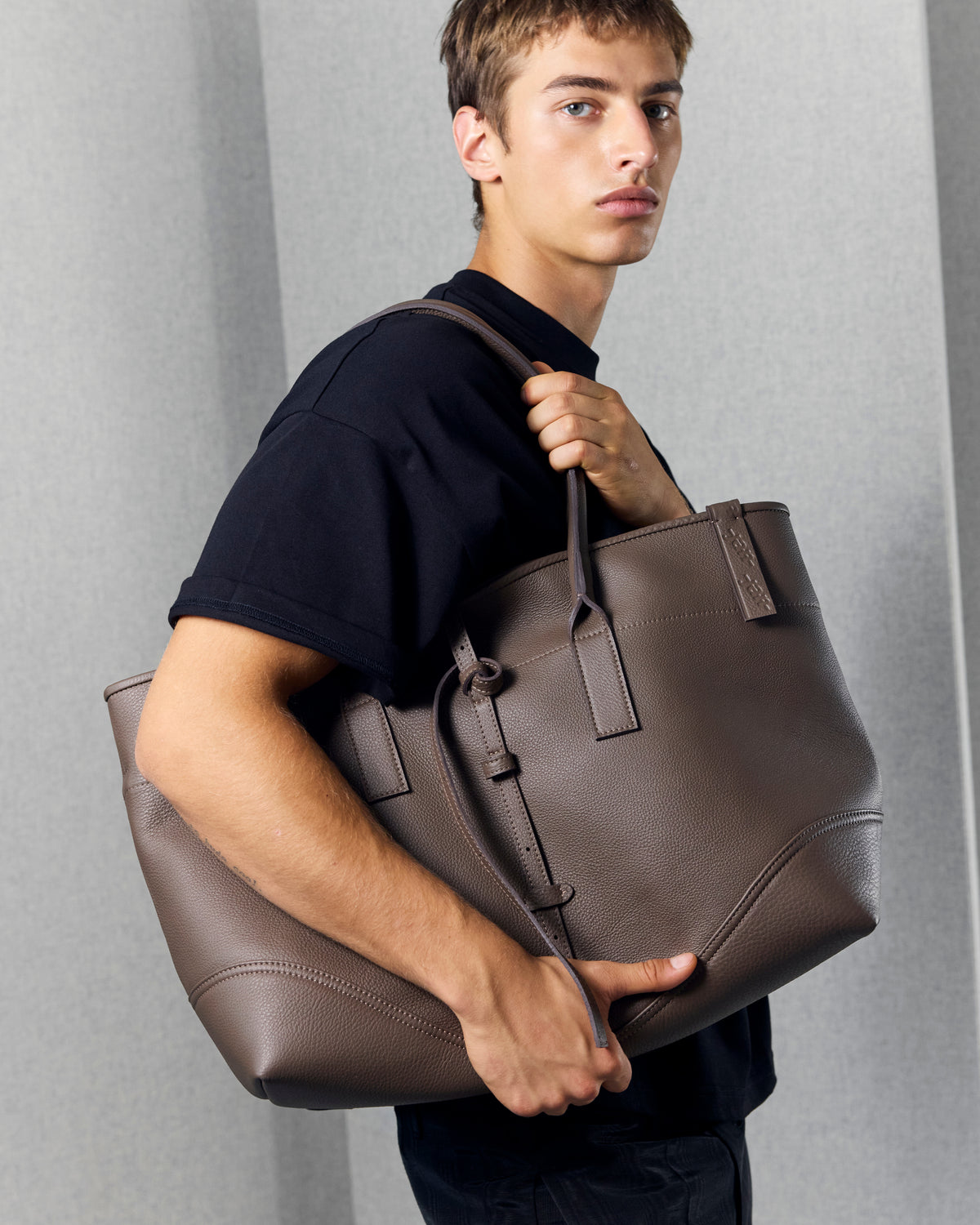 ARC TOTE TAUPE