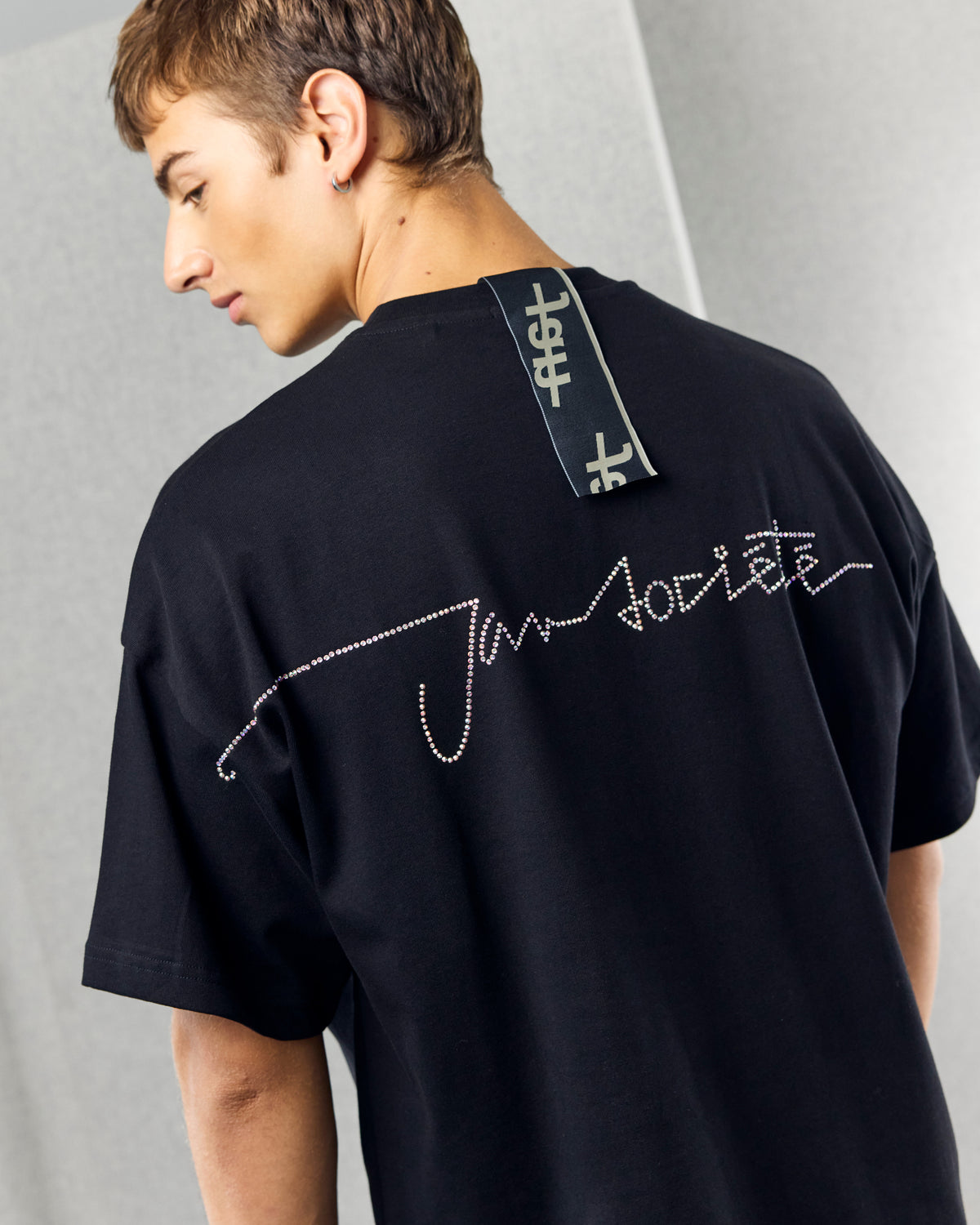 MANUSCRIPT TEE BLACK / MULTICOLOR