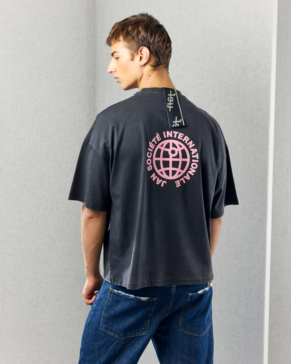 INTERNATIONALE TEE WASHED BLACK