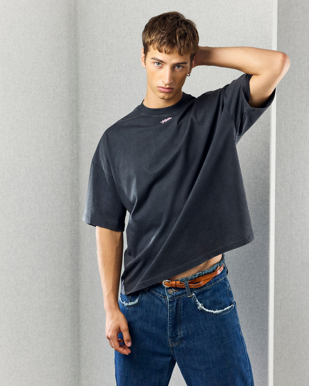 INTERNATIONALE TEE WASHED BLACK