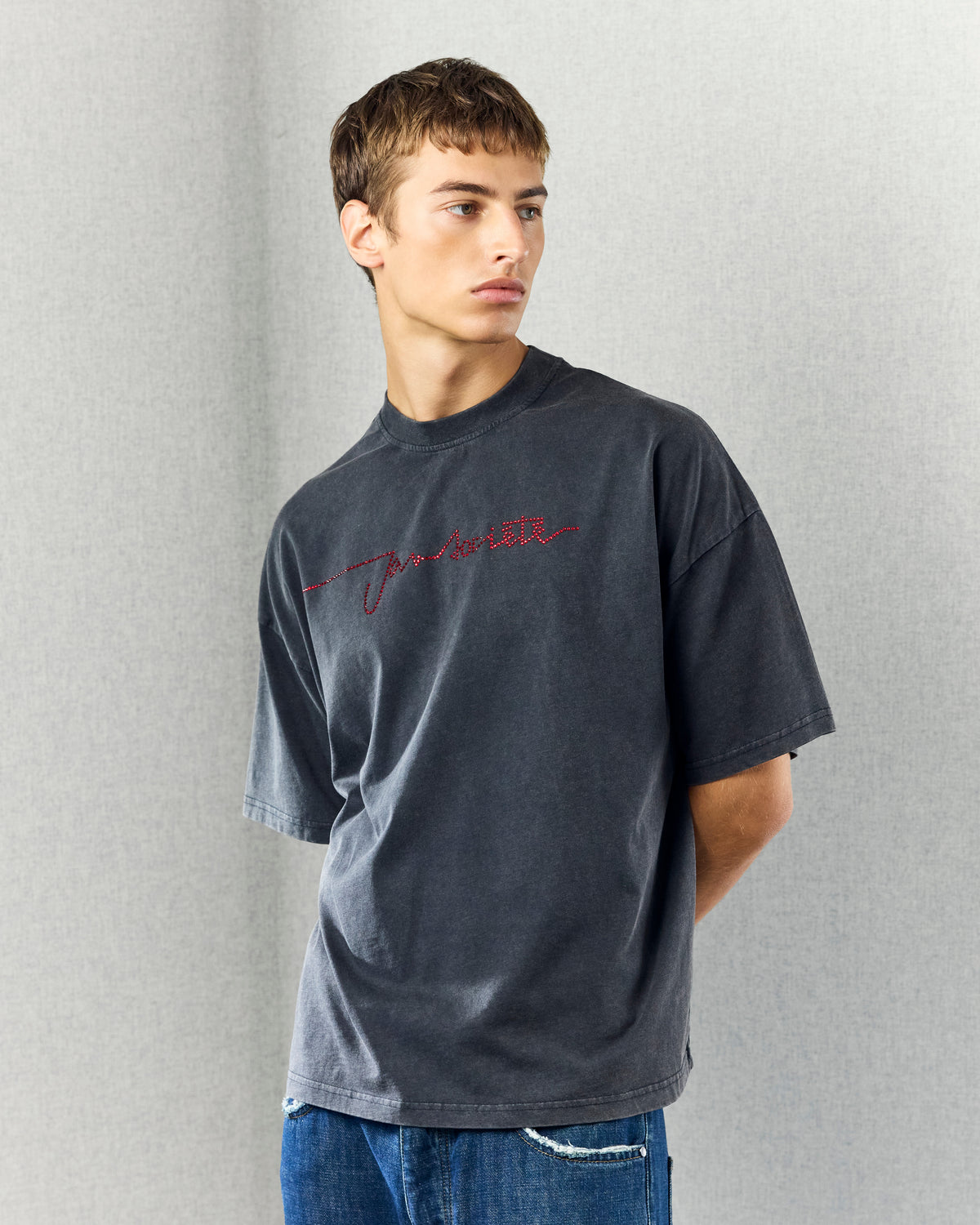 MANUSCRIPT TEE WASHED BLACK