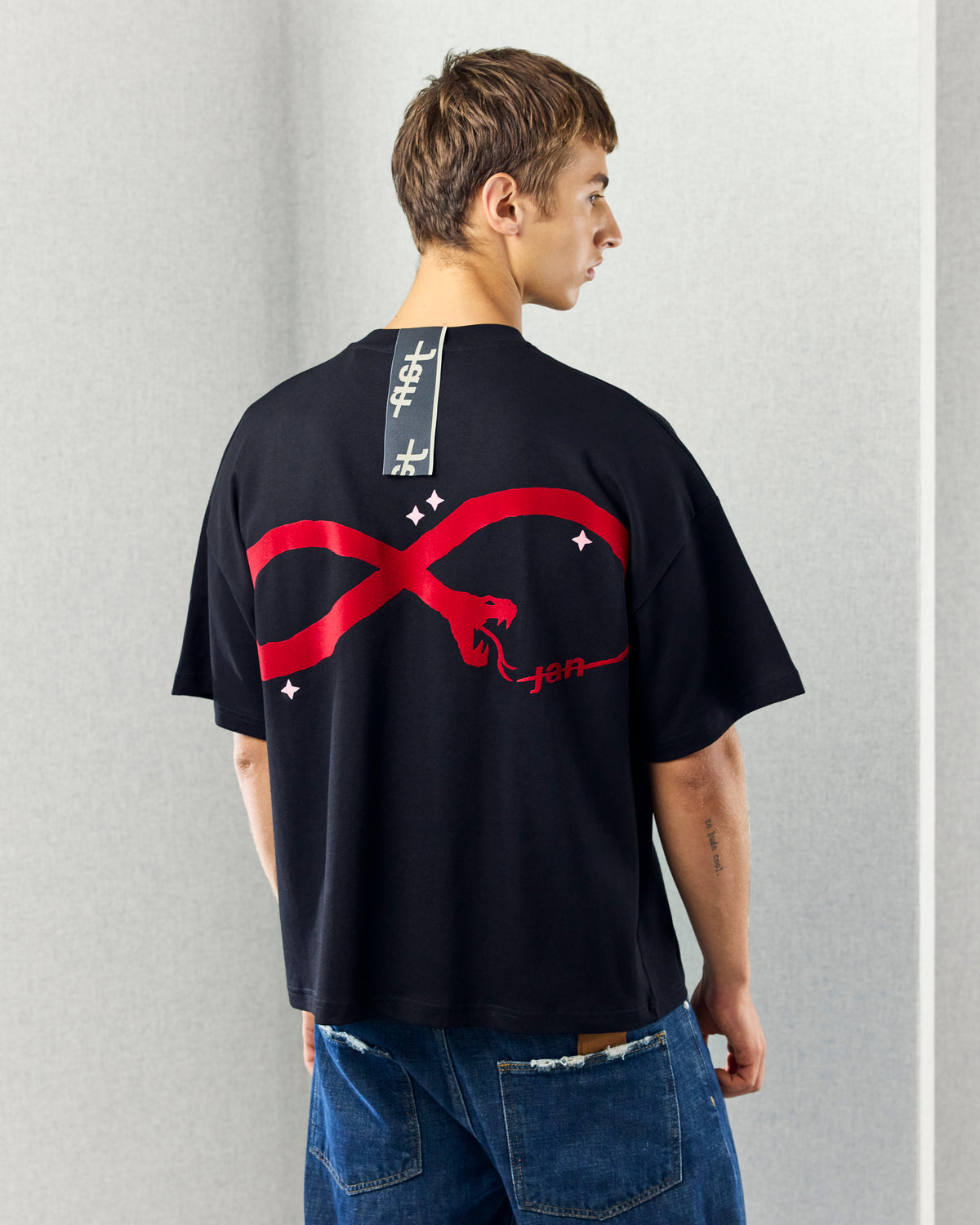UROBOROS TEE BLACK